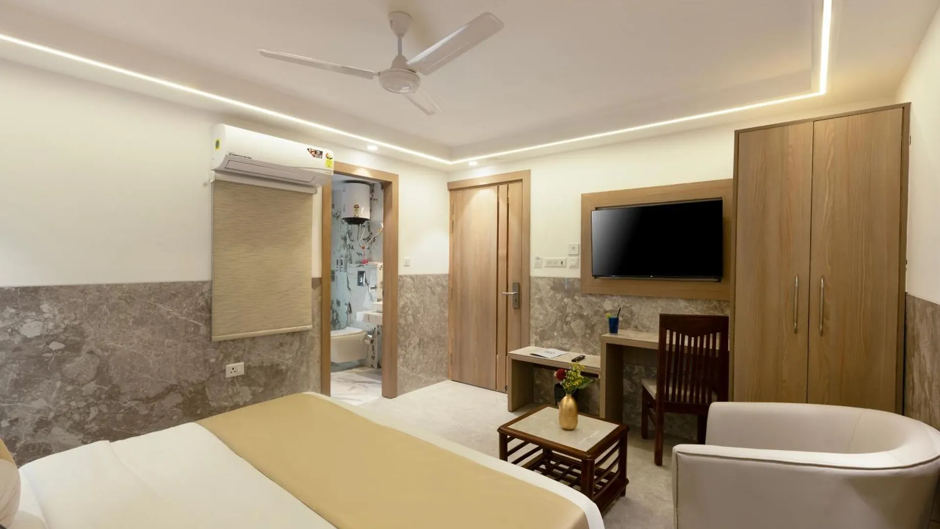 The Orion Hotel Era - Delhi Airport New Delhi 4*,